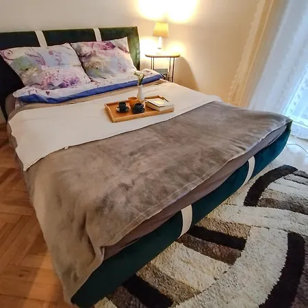 New Fifth Apartment *