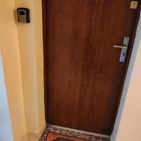 New Fifth Apartment *